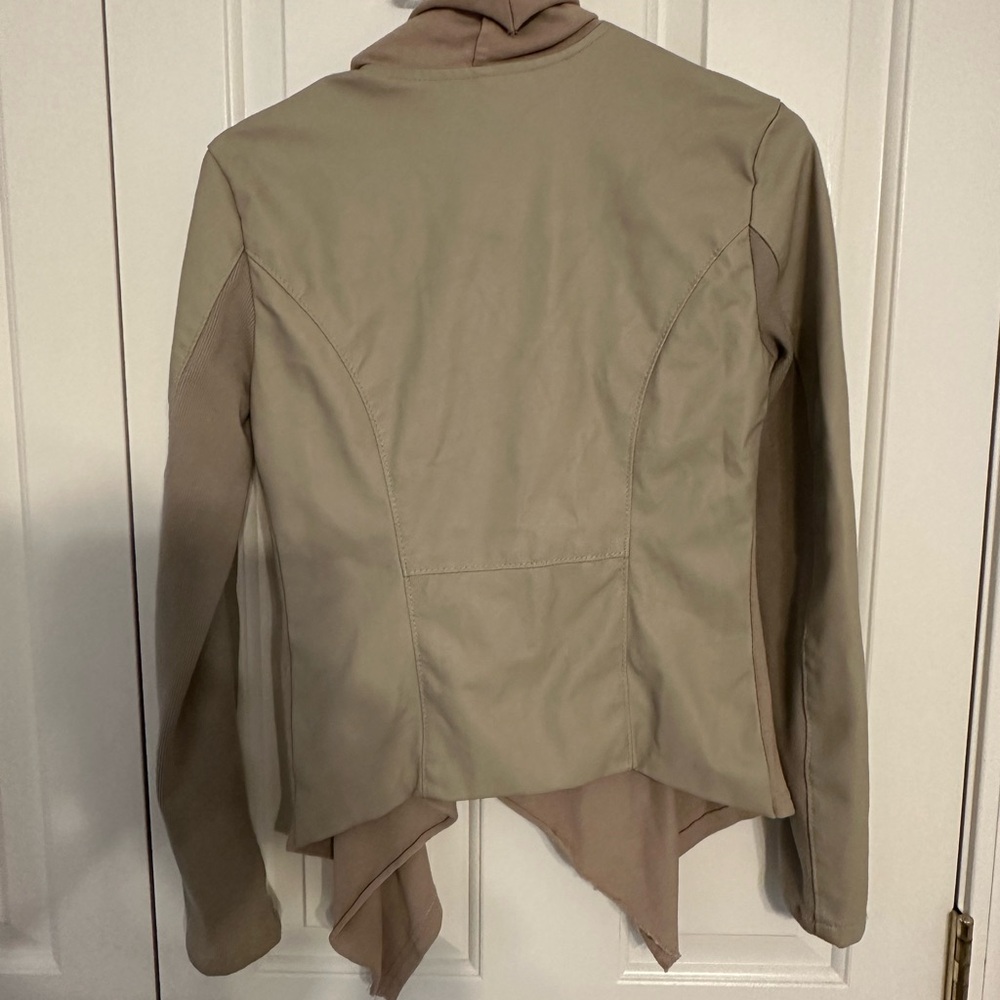 Tan jacket - Picture 2 of 2
